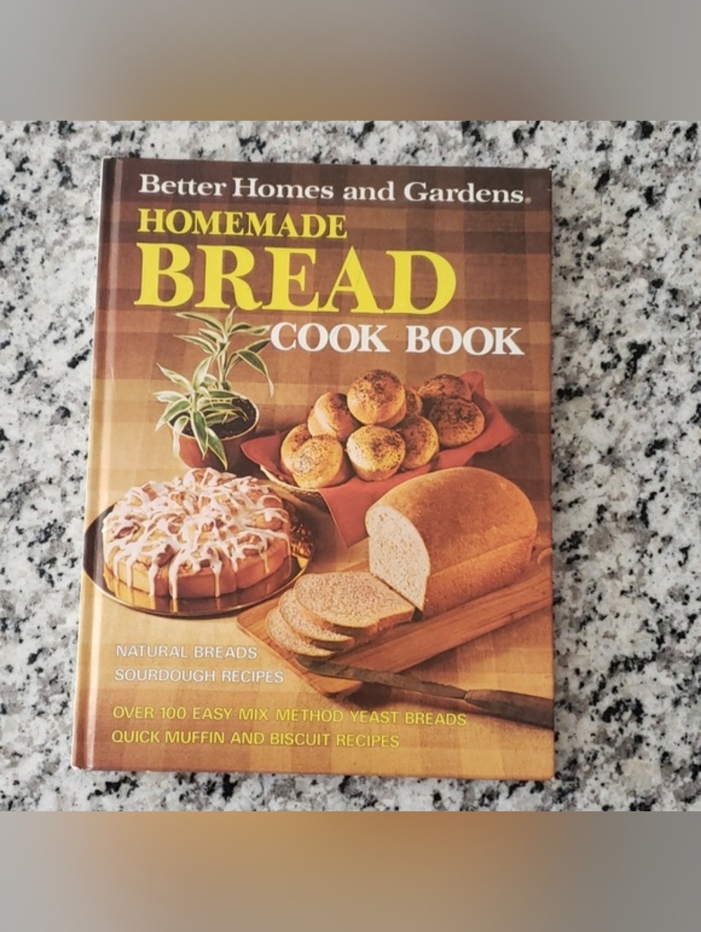 BETTER HOMES AND GARDENS HOMEMADE BREAD COOK BOOK
